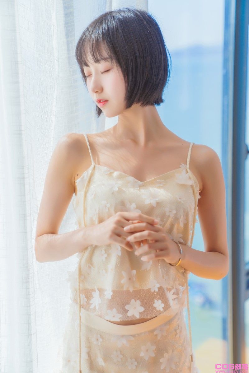 网紅Coser@木绵绵OwO 暖冬的海 米色裙子【22P/391MB】(图4)