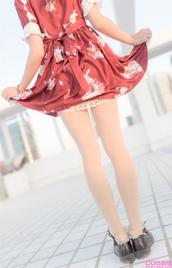 风之领域写真 No.154 街道上的红裙女孩【47P/135MB】(图1)