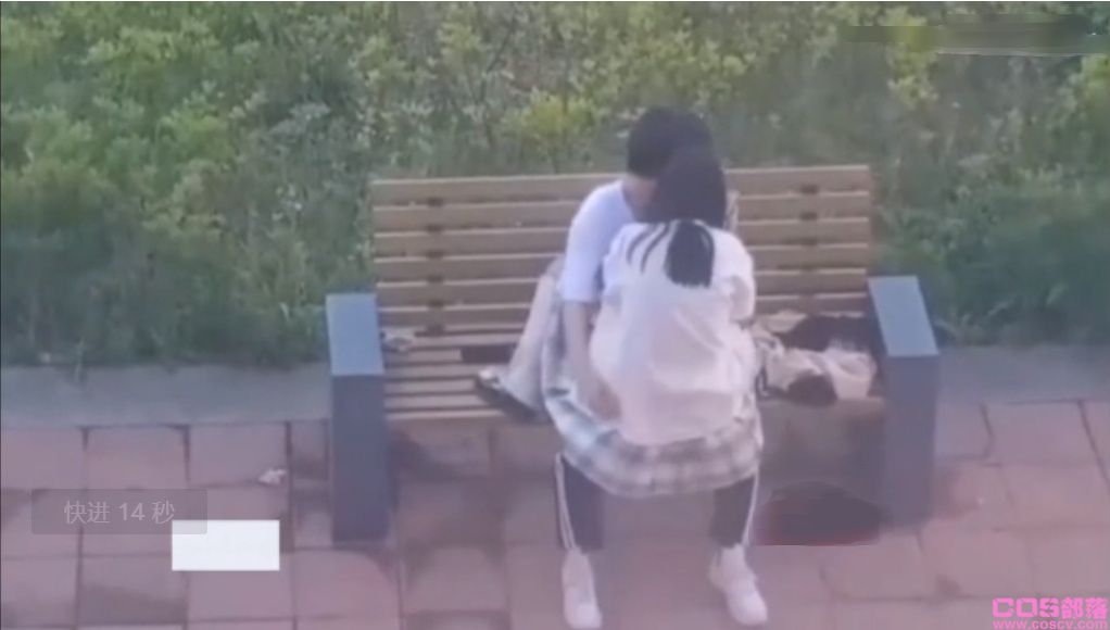 如何看待“南通大学图书馆长椅上的一幕被人拍下视频”这件谣言？(图1)