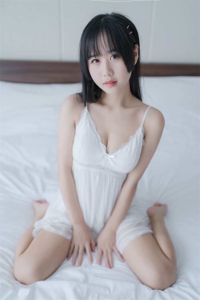 微博网紅妹纸@萌芽儿o0 - 白色私房【44P/159MB】(图2)