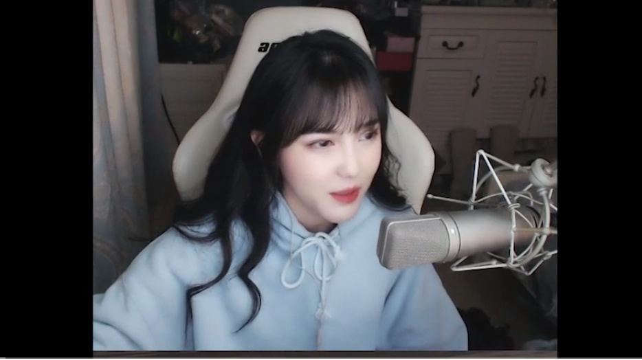 斗鱼杜佳丽怎么了？连麦无奈输了PK还惨遭羞辱，再次展现“喷人能力”(图2)