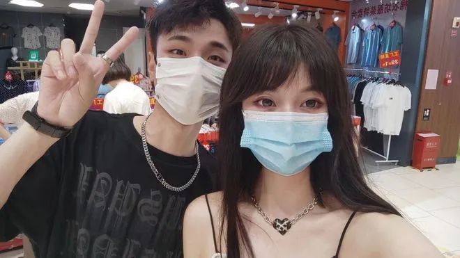 网传柳州酒吧男营销“睡”了400多个女孩？还拍了视频和照片？(图1)