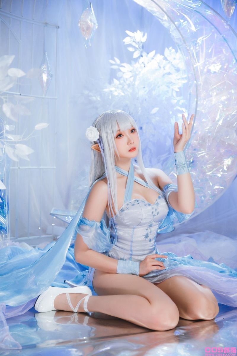 动漫Coser@瓜希酱 爱蜜莉雅 水晶礼服 [28P/144MB](图3)