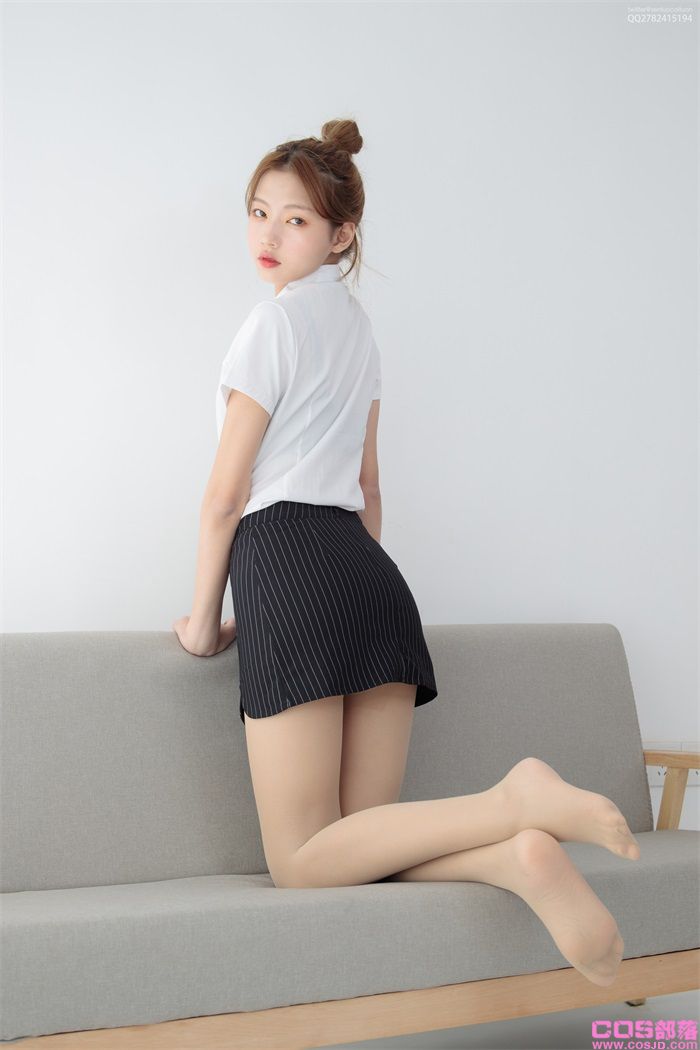 森萝财团写真 JKFUN-037《OL一定要搭配眼镜》50D肉丝 [63P/1V/1.26G](图4)