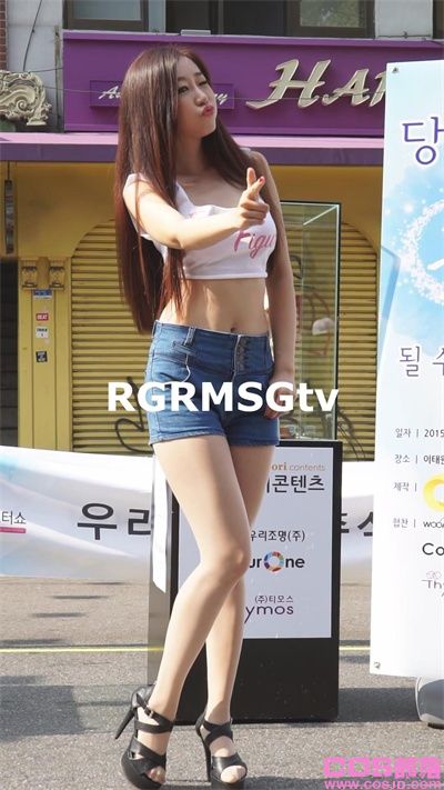 2015韩国梨泰院车展美女车模02(图2)