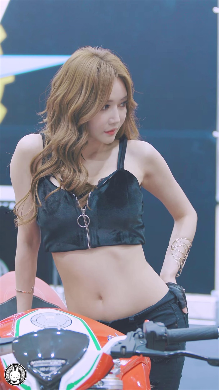 [车模视频][4K] 韩国车展美女车模视频180412 [1V/90.8MB](图2)
