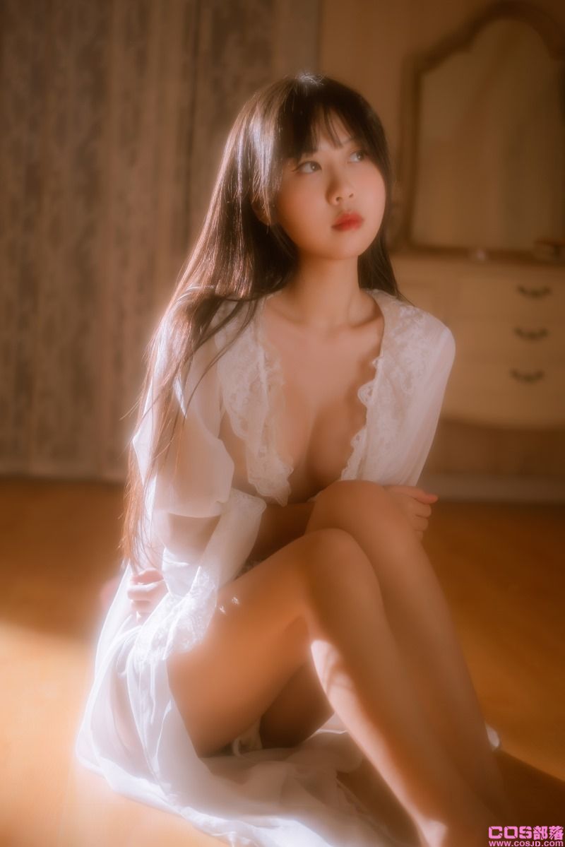 微博网红妹纸@萌芽儿o0 金色套装 [70P/1.28G](图4)