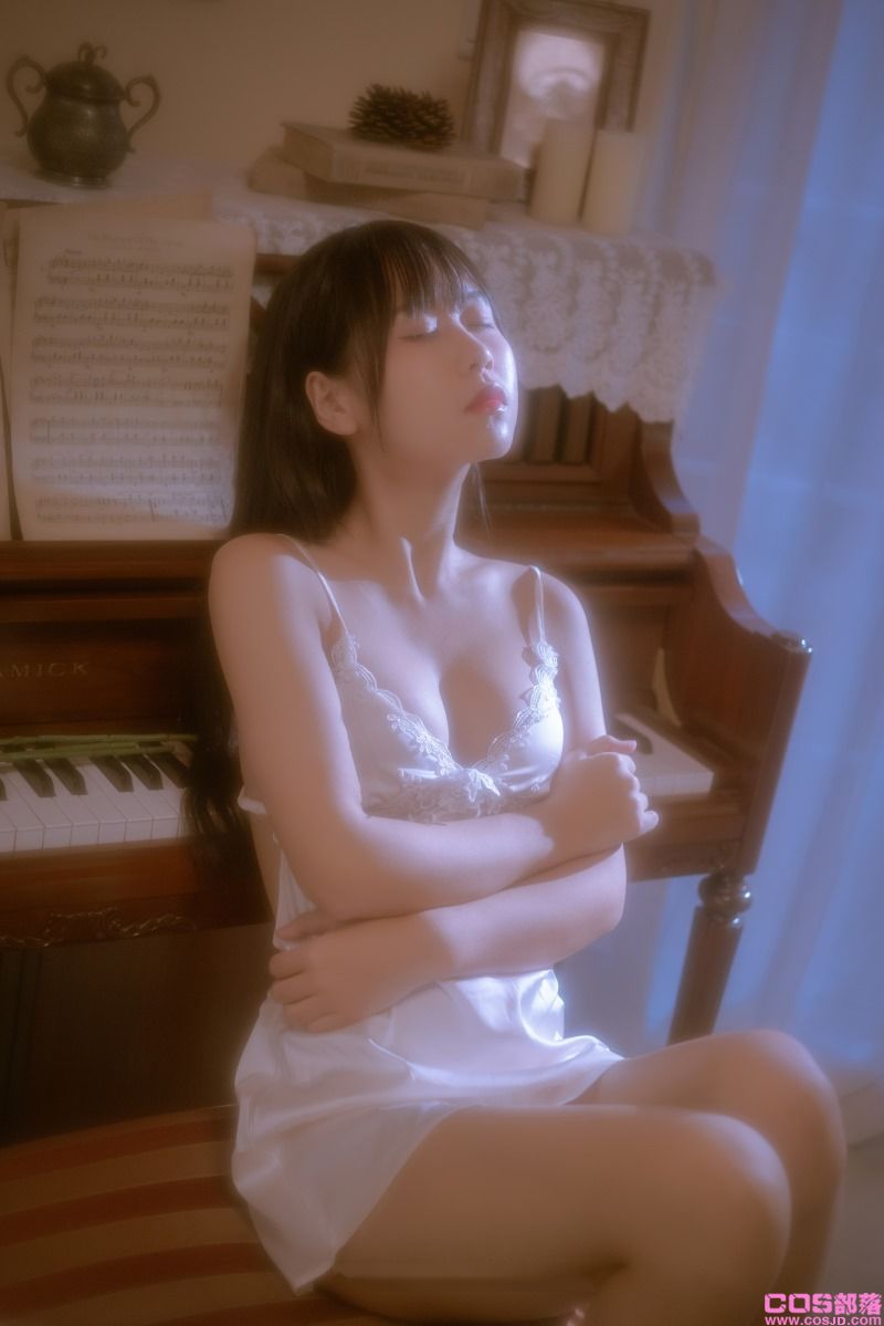 微博网红妹纸@萌芽儿o0 遐 私房 [43P/1.0G](图3)